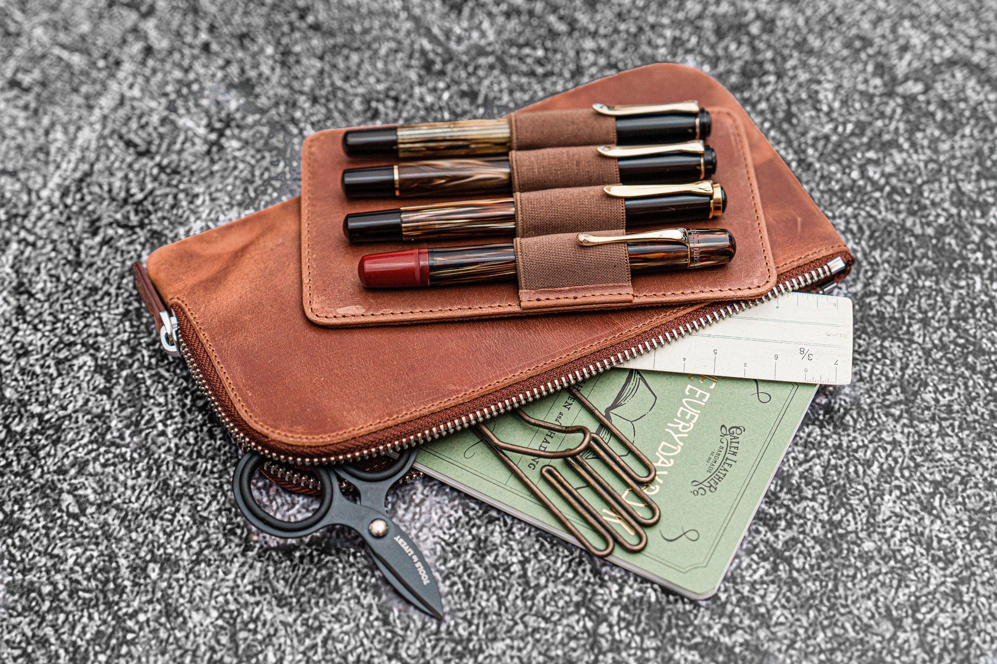 Deri &quot;Slip-N-Zip&quot; 4&#39;lü Fermuarlı Kalem Kılıfı - Crazy Horse Yanık Taba