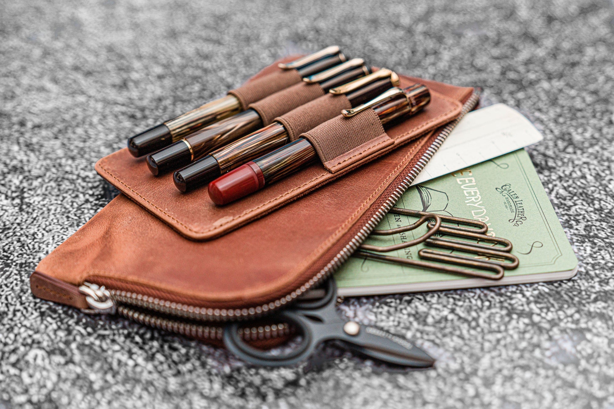 Deri &quot;Slip-N-Zip&quot; 4&#39;lü Fermuarlı Kalem Kılıfı - Crazy Horse Yanık Taba