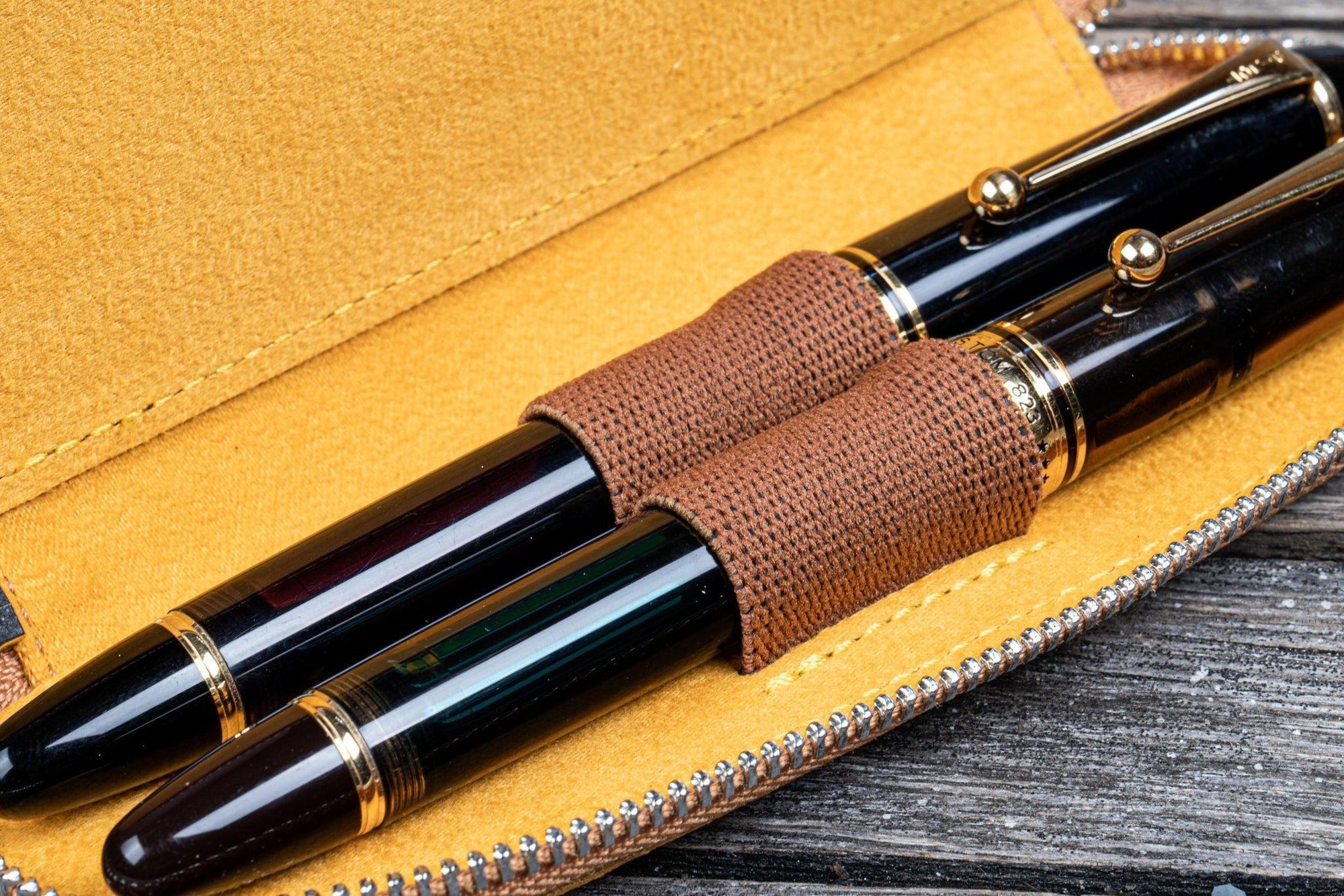 Duo Slim 2&#39;li Fermuarlı Deri Kalemlik - Crazy Horse Honey Ochre