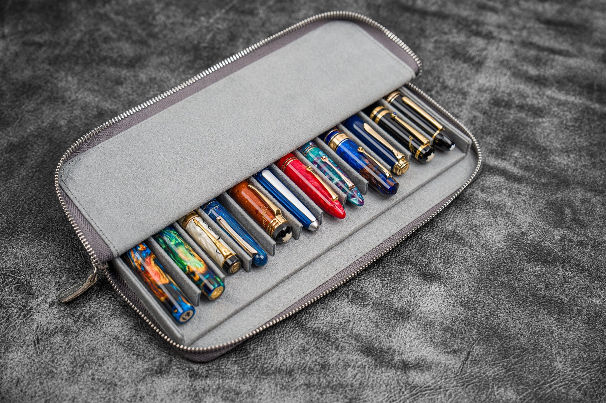 Fermuarlı Magnum Opus 12 &#39;li Kalemlik - Crazy Horse Füme