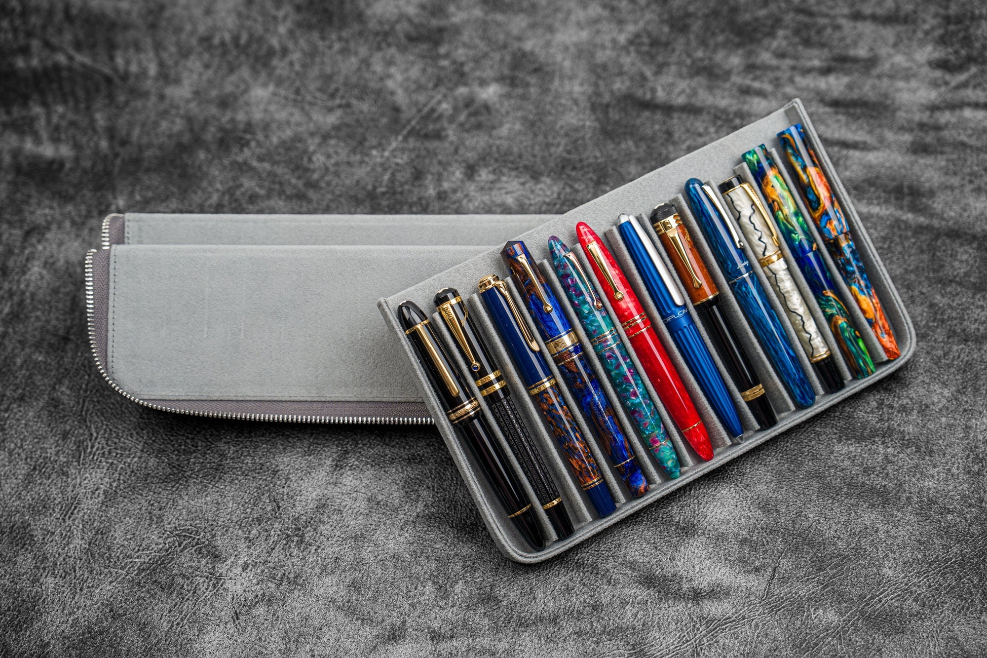 Fermuarlı Magnum Opus 12 &#39;li Kalemlik - Crazy Horse Füme