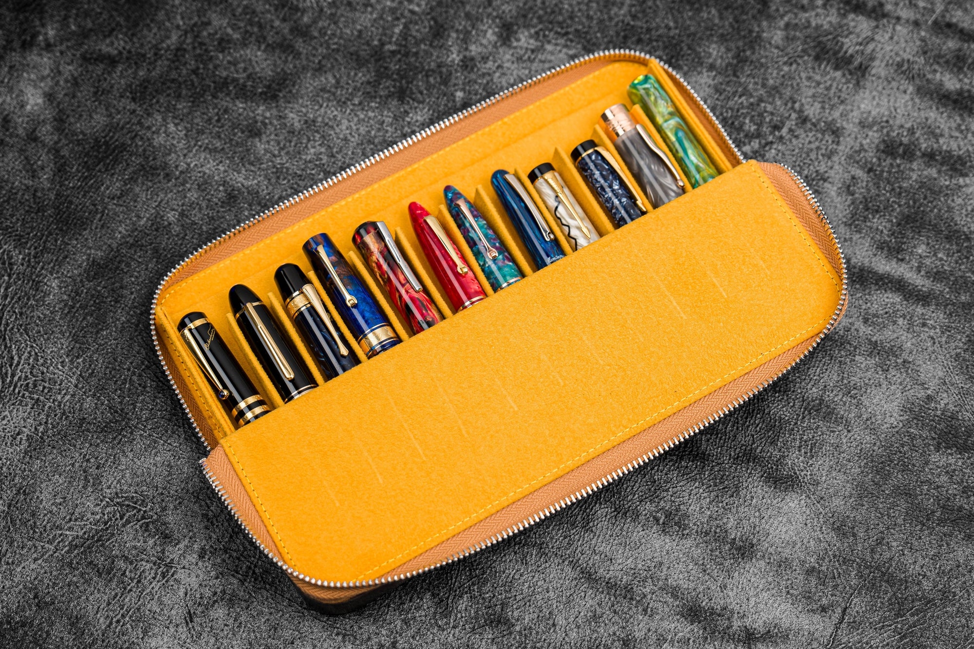 Fermuarlı Magnum Opus 12 &#39;li Kalemlik - Crazy Horse Honey Ochre