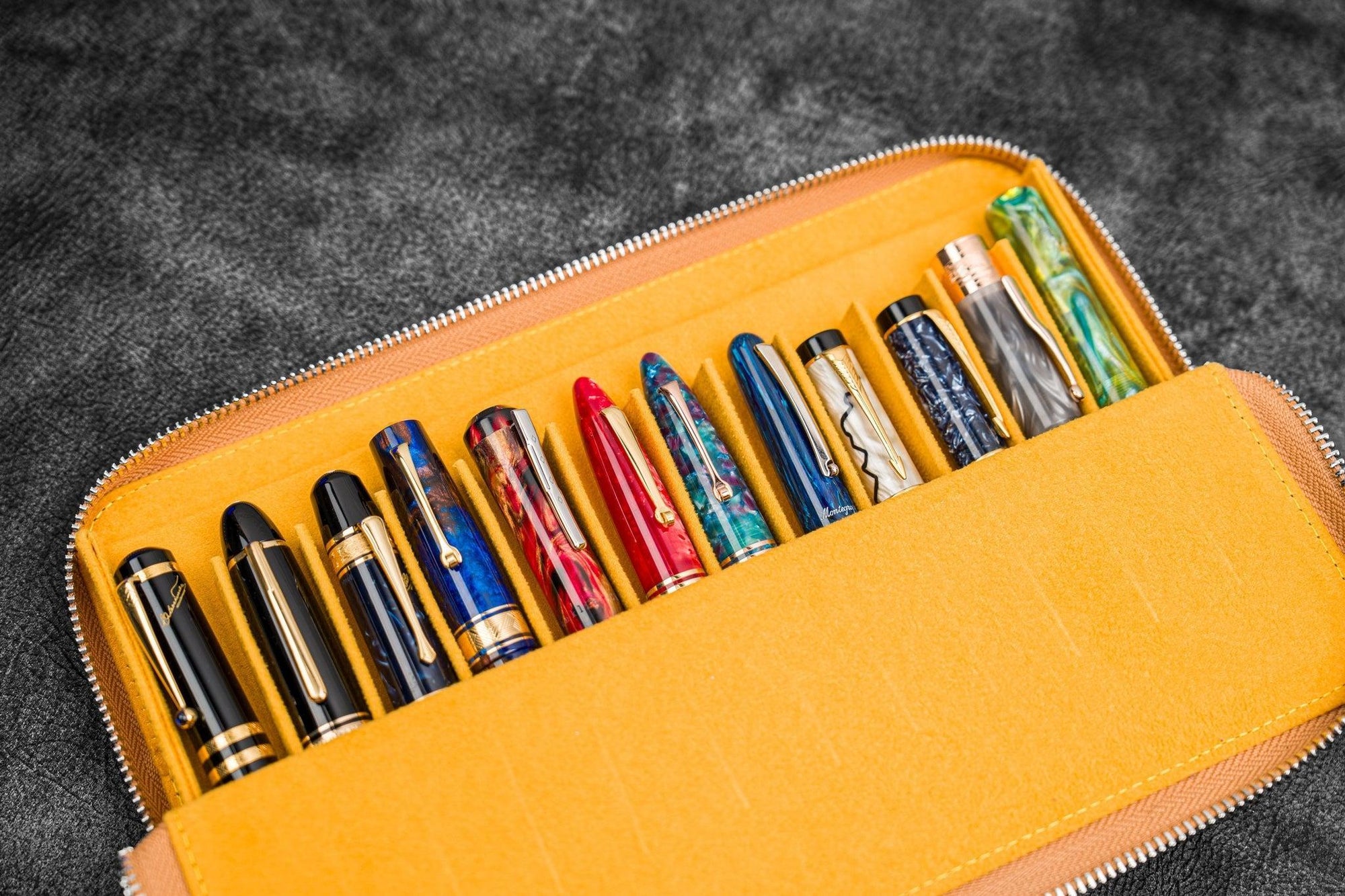 Fermuarlı Magnum Opus 12 &#39;li Kalemlik - Crazy Horse Honey Ochre