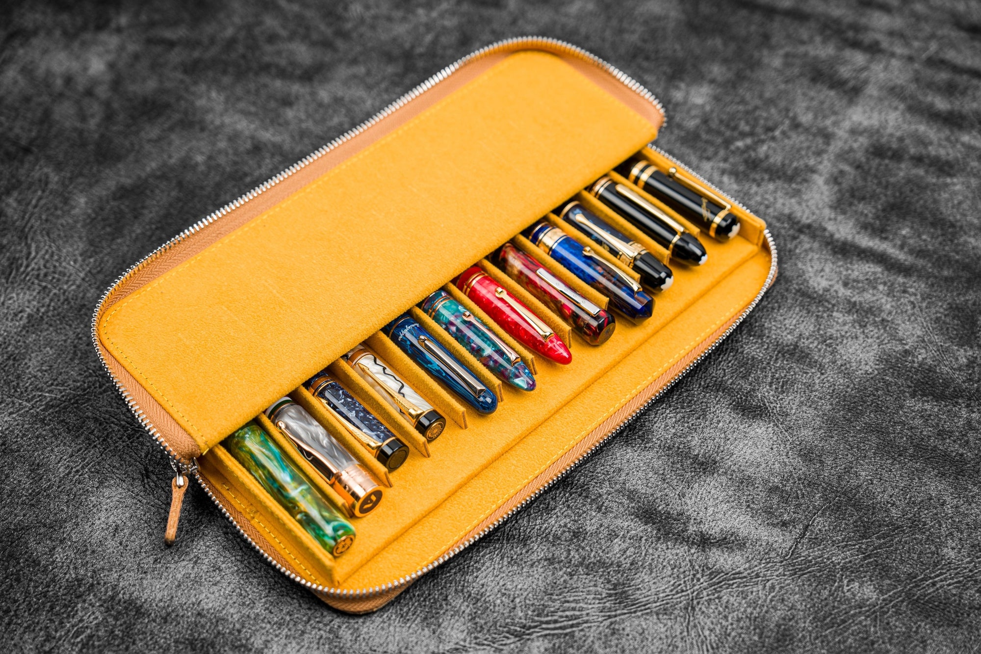 Fermuarlı Magnum Opus 12 &#39;li Kalemlik - Crazy Horse Honey Ochre