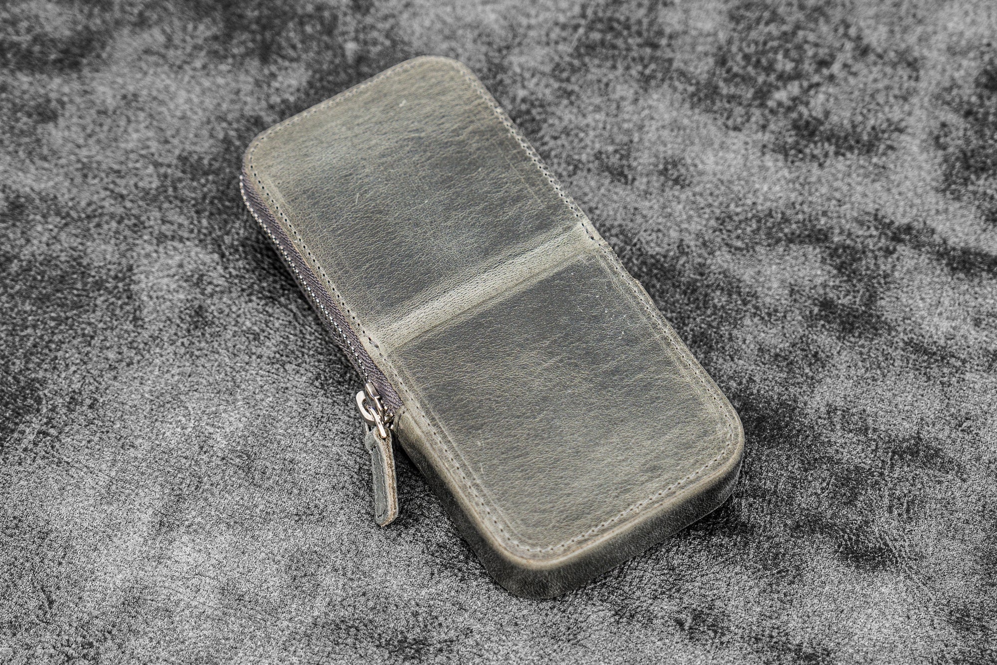 Fermuarlı Magnum Opus 3&#39;lü Kalemlik - Crazy Horse Füme