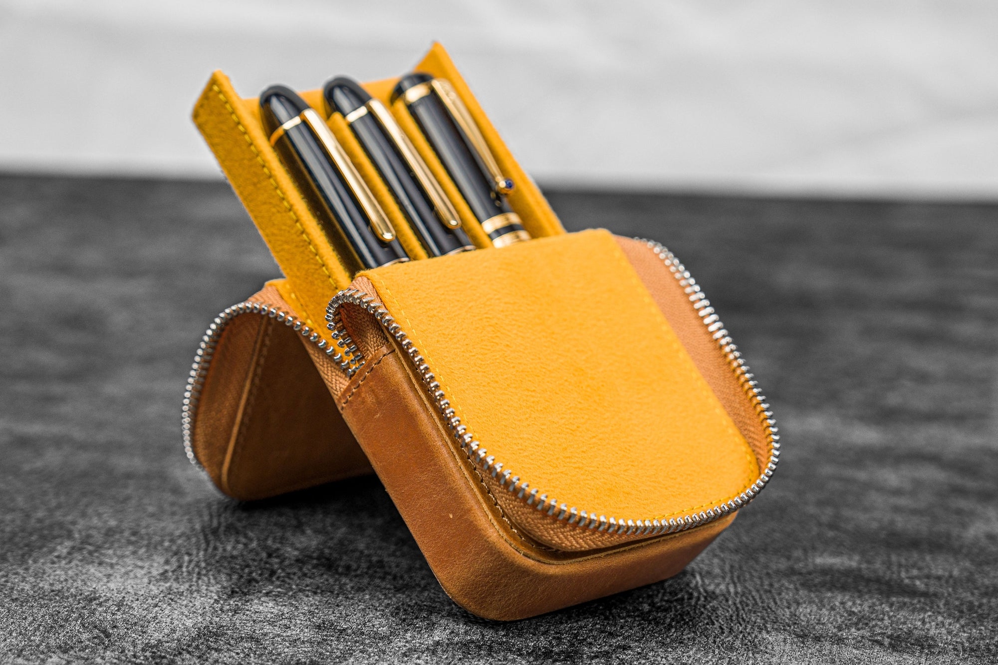 Fermuarlı Magnum Opus 3&#39;lü Kalemlik - Crazy Horse Honey Ochre