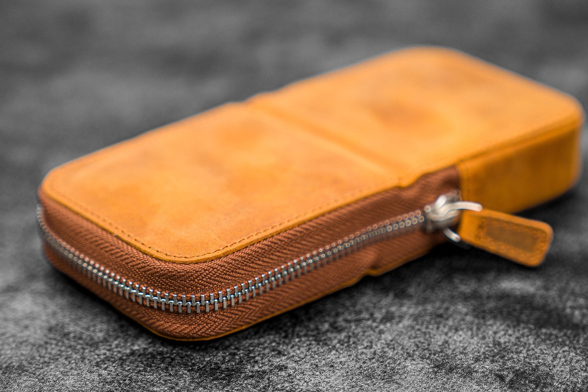 Fermuarlı Magnum Opus 3&#39;lü Kalemlik - Crazy Horse Taba