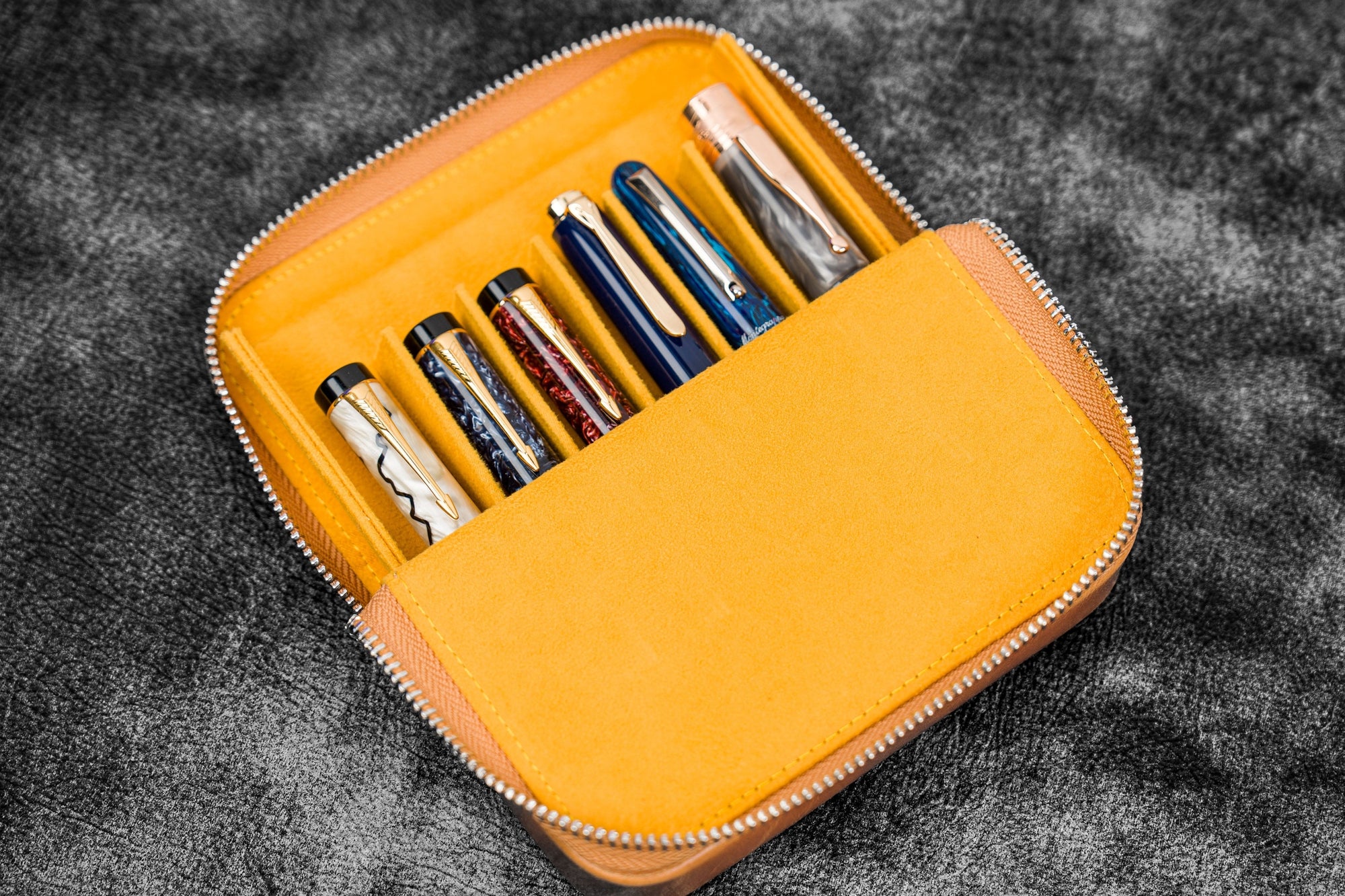 Fermuarlı Magnum Opus 6&#39;lı Kalemlik - Crazy Horse Honey Ochre