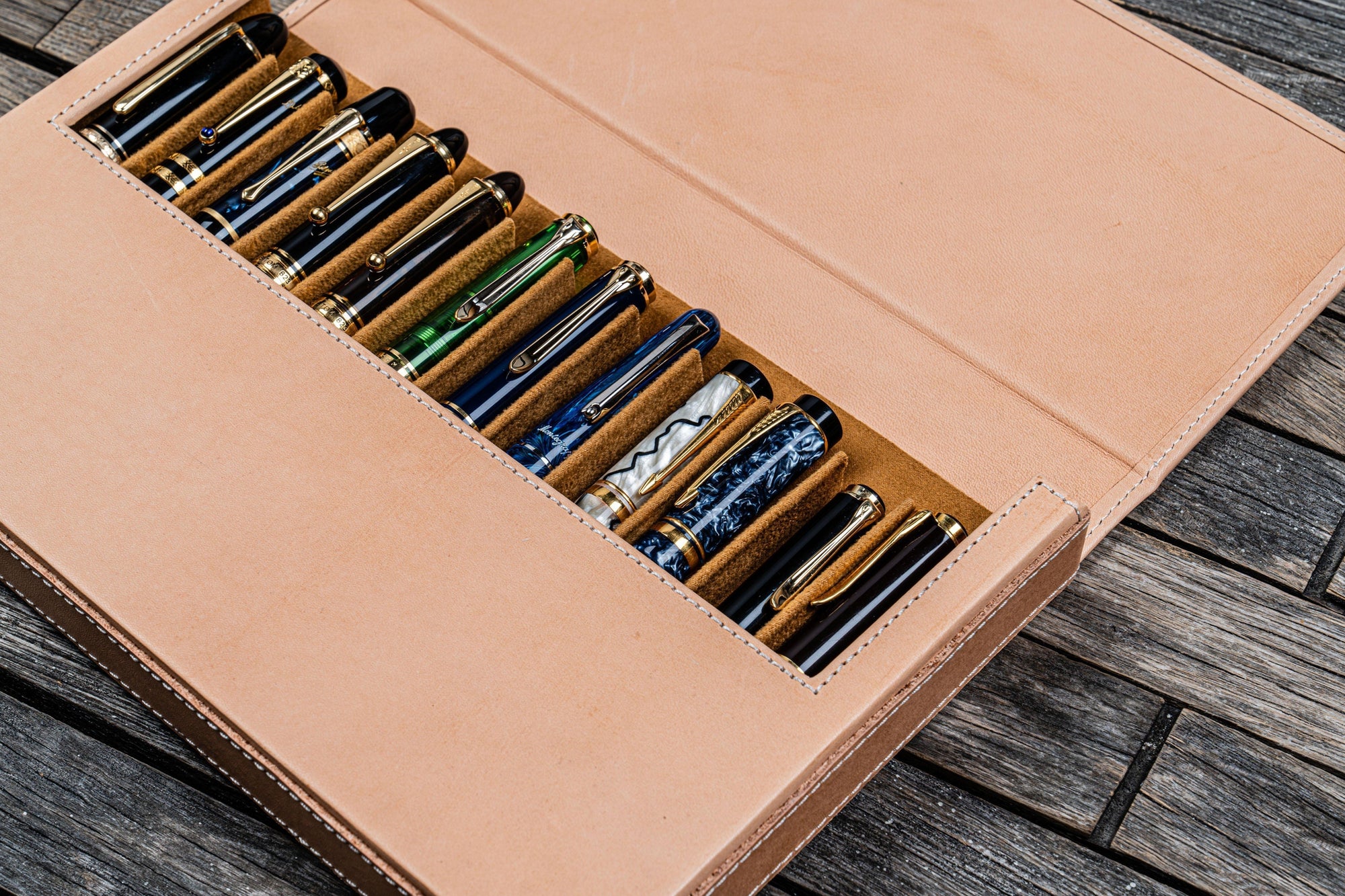 Magnum Opus 12&#39;li Kapaklı Deri Kalemlik - Undyed Leather