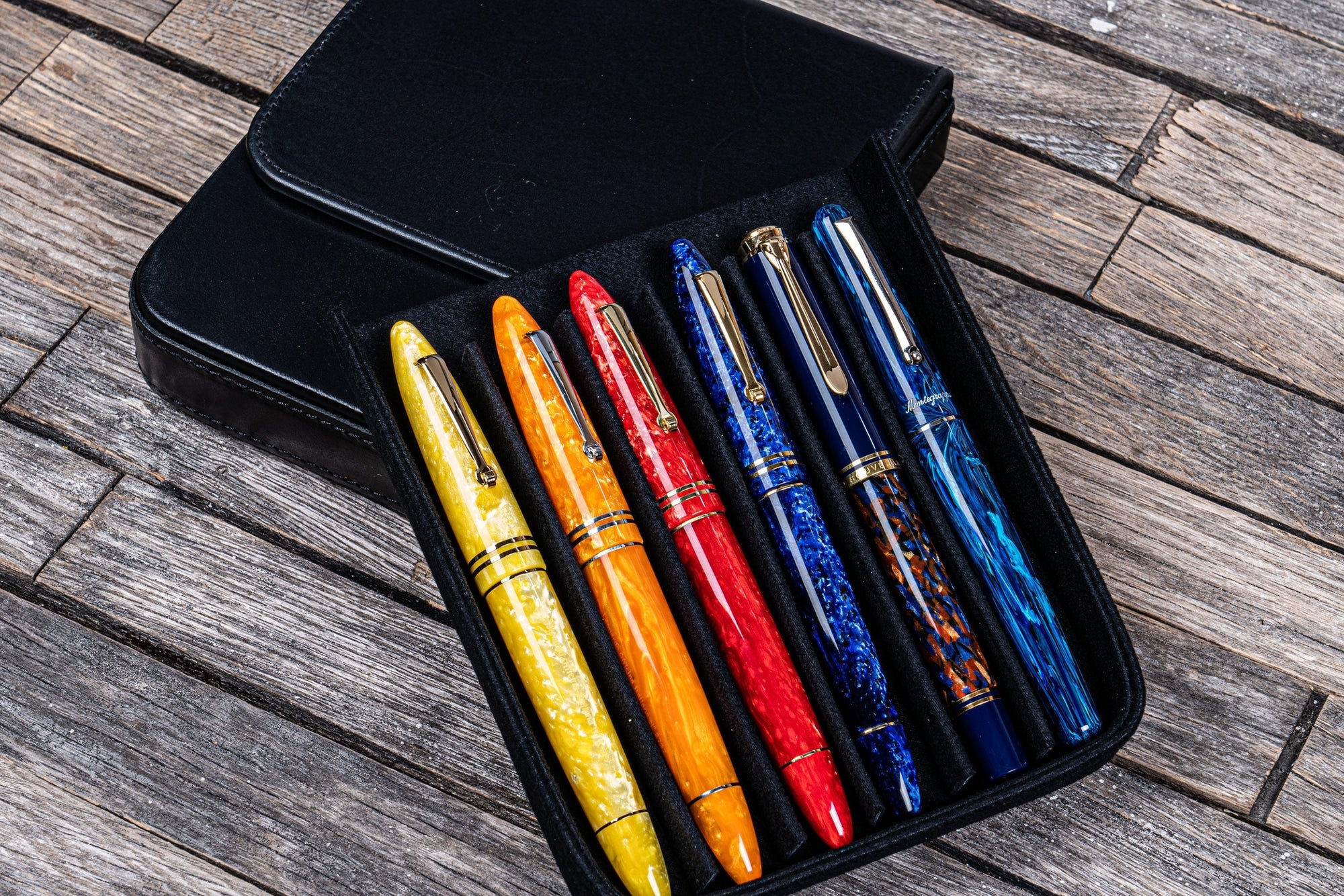 Magnum Opus 6&#39;lı Kapaklı Deri Kalemlik - Black