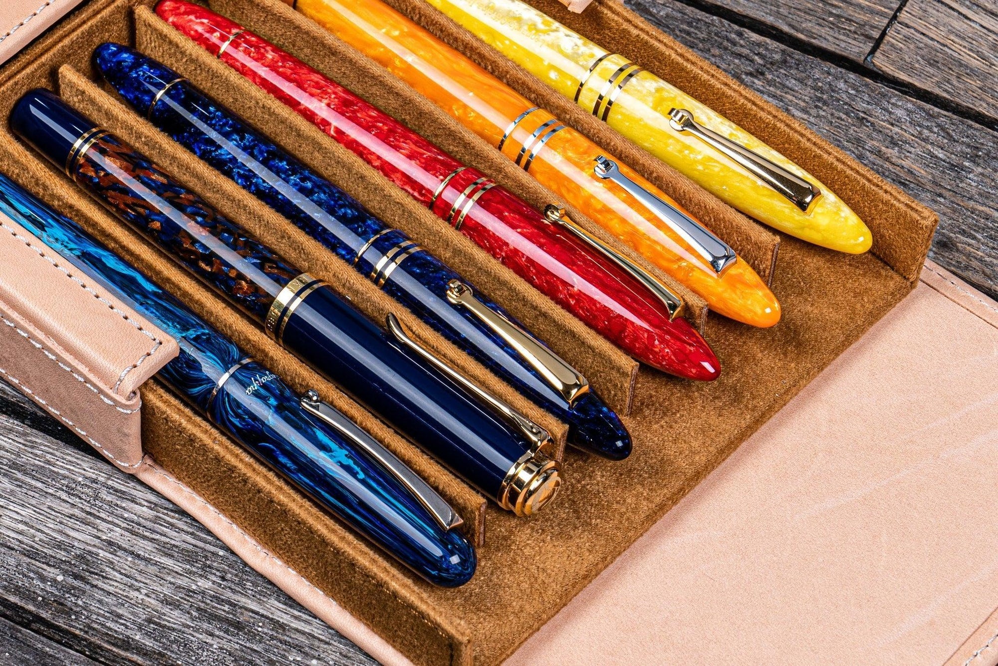 Magnum Opus 6&#39;lı Kapaklı Deri Kalemlik - Undyed Leather