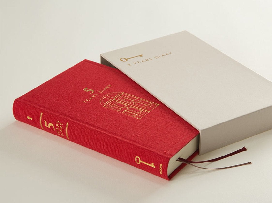 Midori 5 Yıllık Ajanda - Door - Kırmızı Kapak - Çizgili - 366 Sayfa