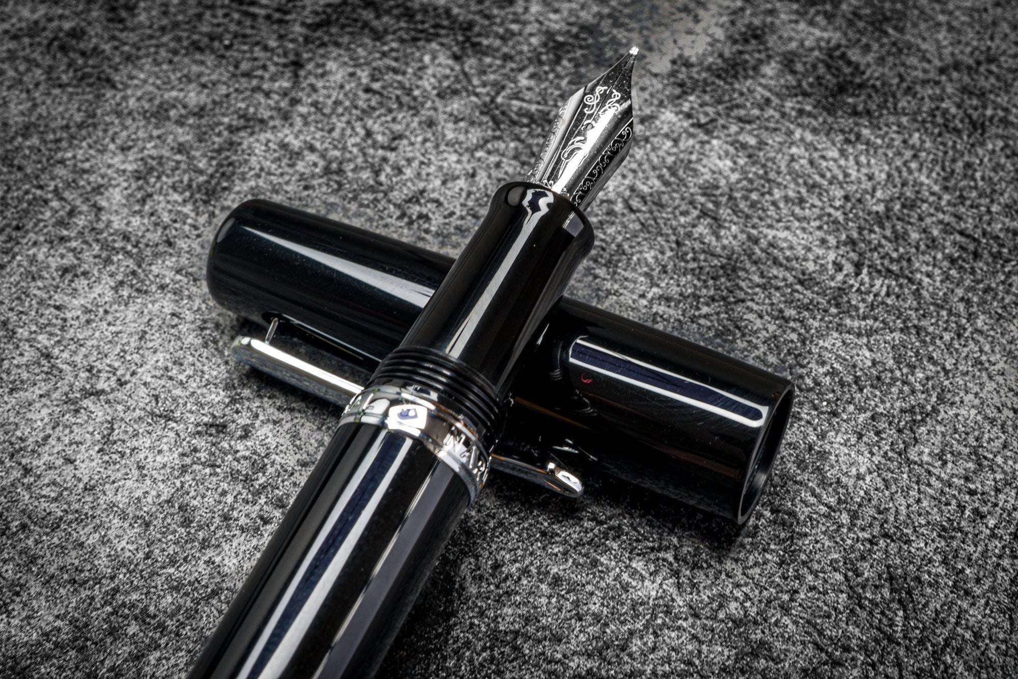 Narwhal Dolma Kalem - Siyah