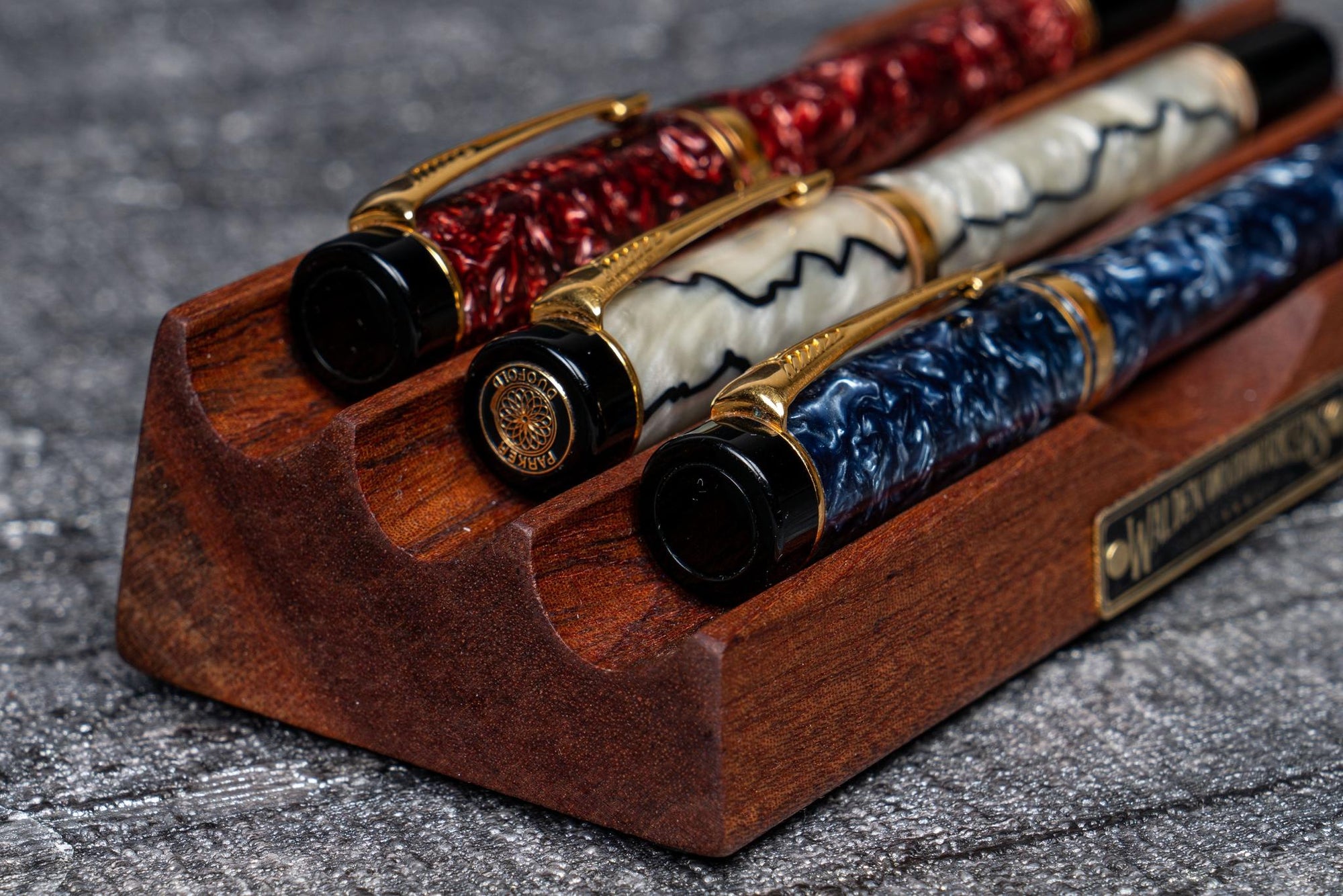 The Pen Bed Ahşap Kalem Standı - Maun