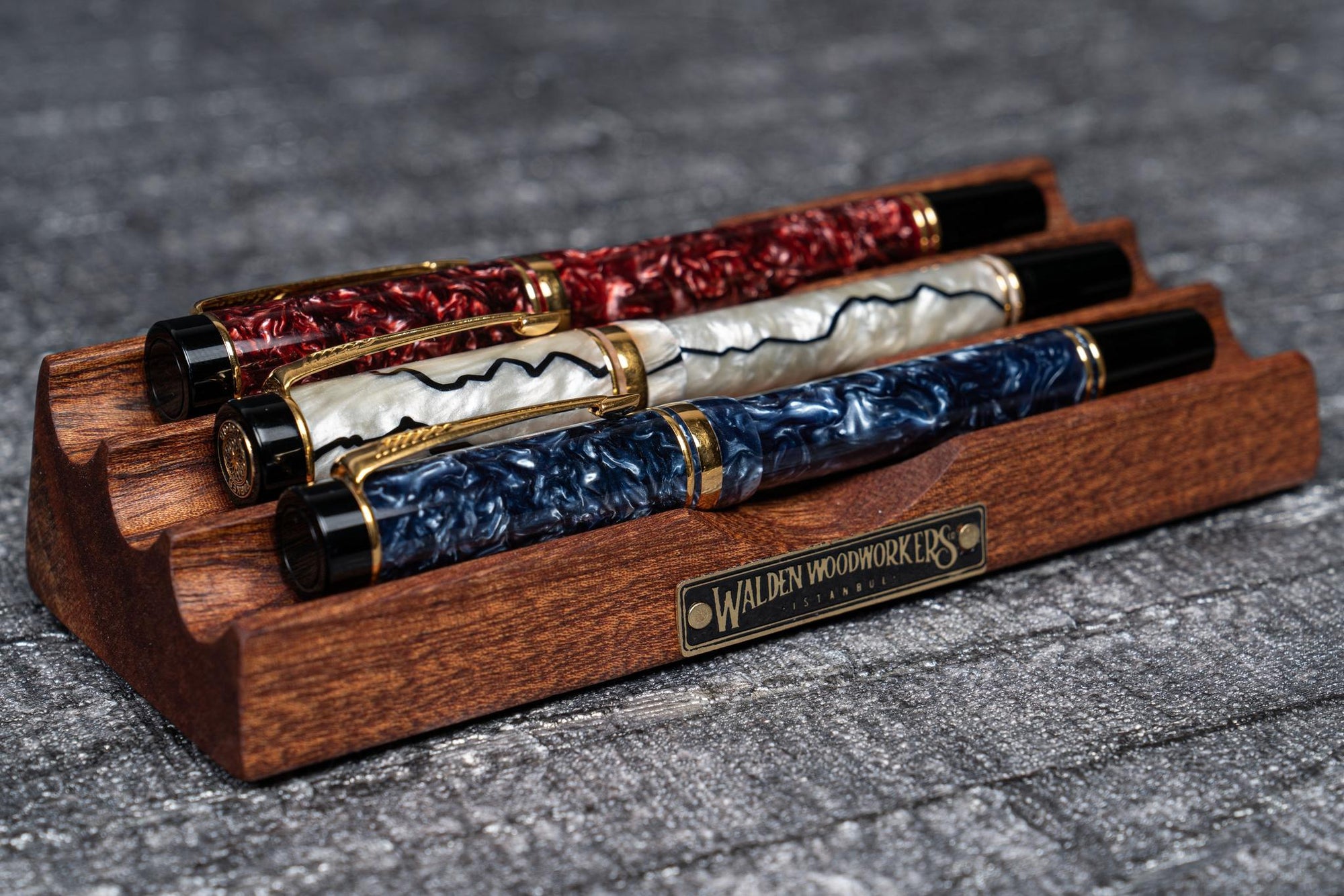 The Pen Bed Ahşap Kalem Standı - Maun