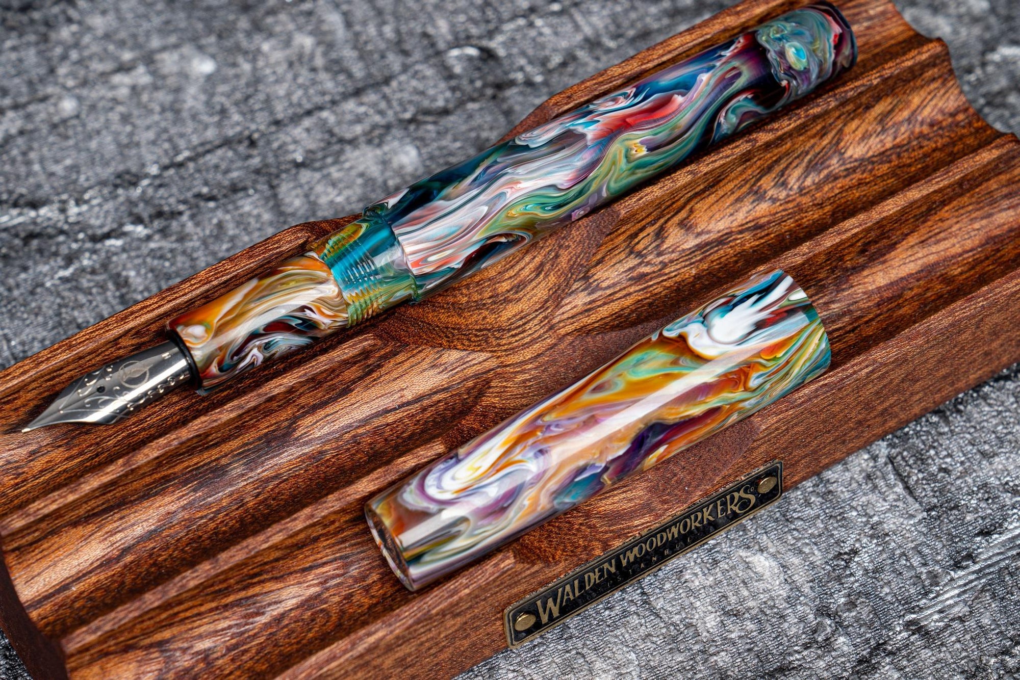 The Pen Bed Ahşap Kalem Standı - Maun